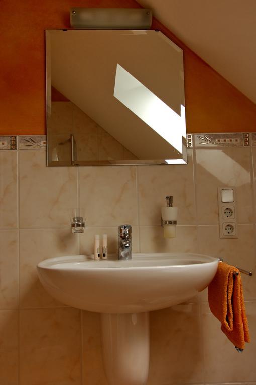 Wein- Und Gaestehaus Genetsch Lieser Εξωτερικό φωτογραφία